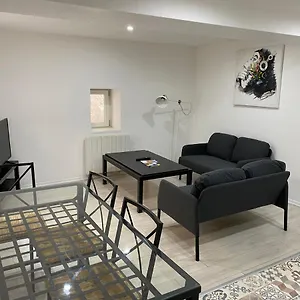 https://appartement-2eme-etage-42m2-hyper-centre-ville-parking-gratuit.hotels-rhonealpes.com