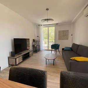 https://grand-t2-53m2-proche-plages-et-port-parking.fr-provencehotel.com